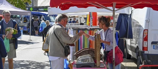Vendre ses produits sur la voie publique ou dans les marchés : la réglementation applicable