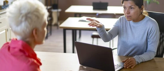 Qui peut licencier dans une association ?