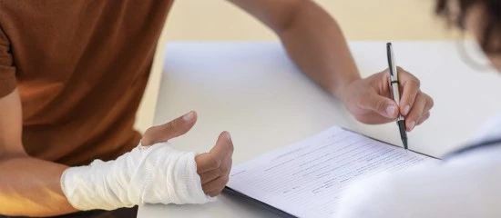 Contrat de prestation de services : qui indemnise les accidents du travail ?