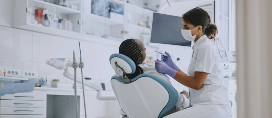 Chirurgiens-dentistes : des revenus professionnels à la hausse