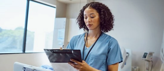 Santé et médico-social : compétences élargies pour les infirmiers en pratique avancée