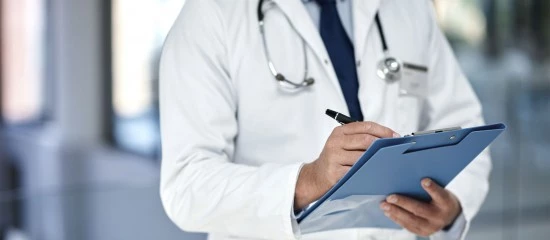 Médecins : un nouveau formulaire pour les AAT papier au 1er juillet