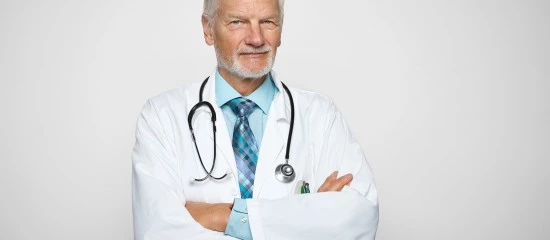 Médecins : cumul emploi-retraite et exonération de cotisations sociales