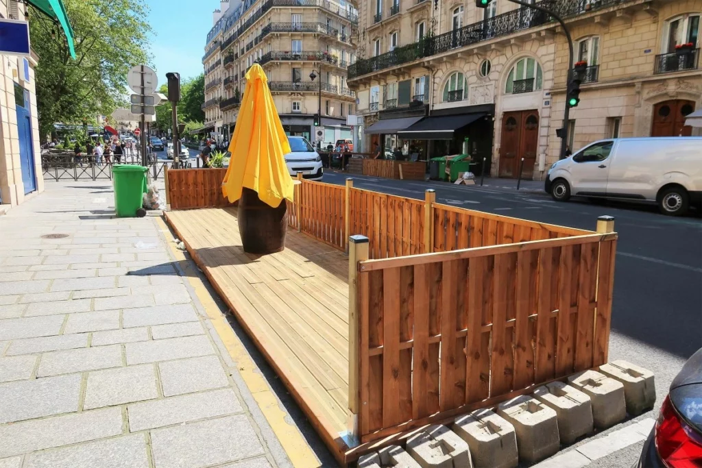Les règles à connaître pour installer une terrasse ou un étalage devant son commerce