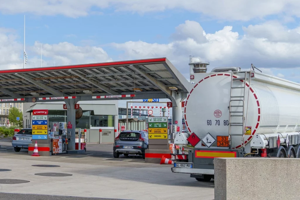 Prix des carburants : le point sur les aides aux entreprises et aux&nbsp;« grands rouleurs »