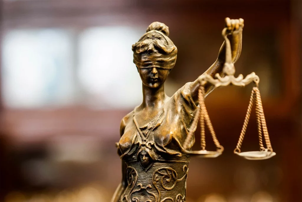 Commissaires de justice : validation de l’activité d’intermédiaire immobilier